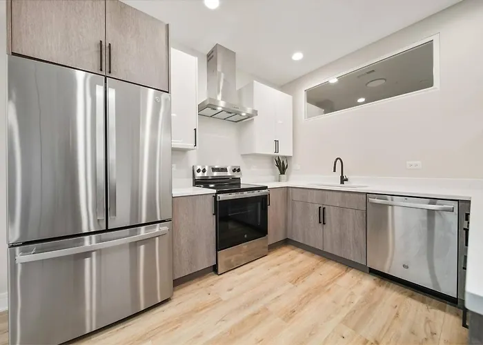 Luxurious Brand New 3br Walk Downtown Brookfield
