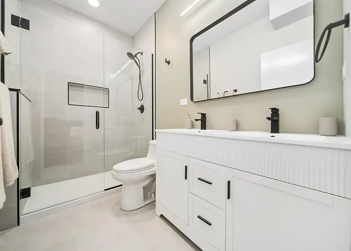 Luxurious Brand New 3br Walk Downtown *