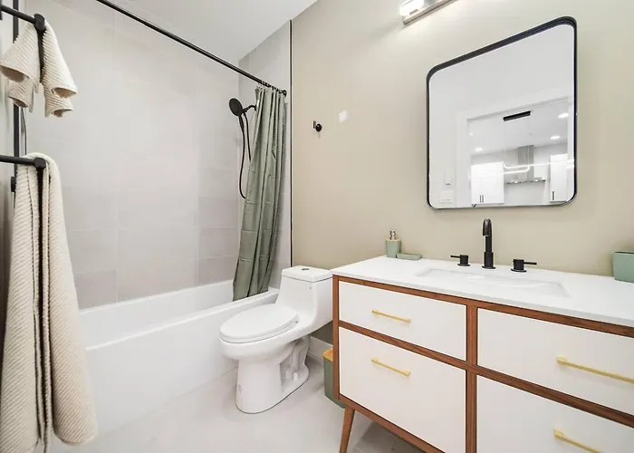 Luxurious Brand New 3br Walk Downtown